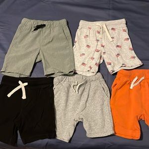 GUC five pairs of Old Navy shorts - size 4T